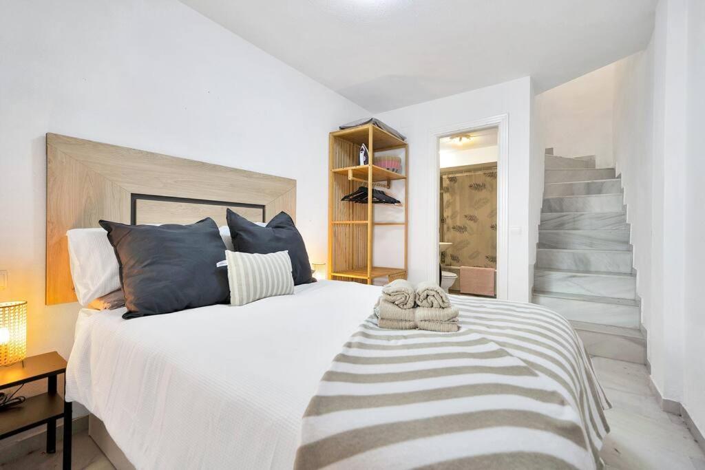 Duplex Con Vistas Al Mar, Piscina Y Gimnasio - Las Abejeras 226 Estepona Ngoại thất bức ảnh